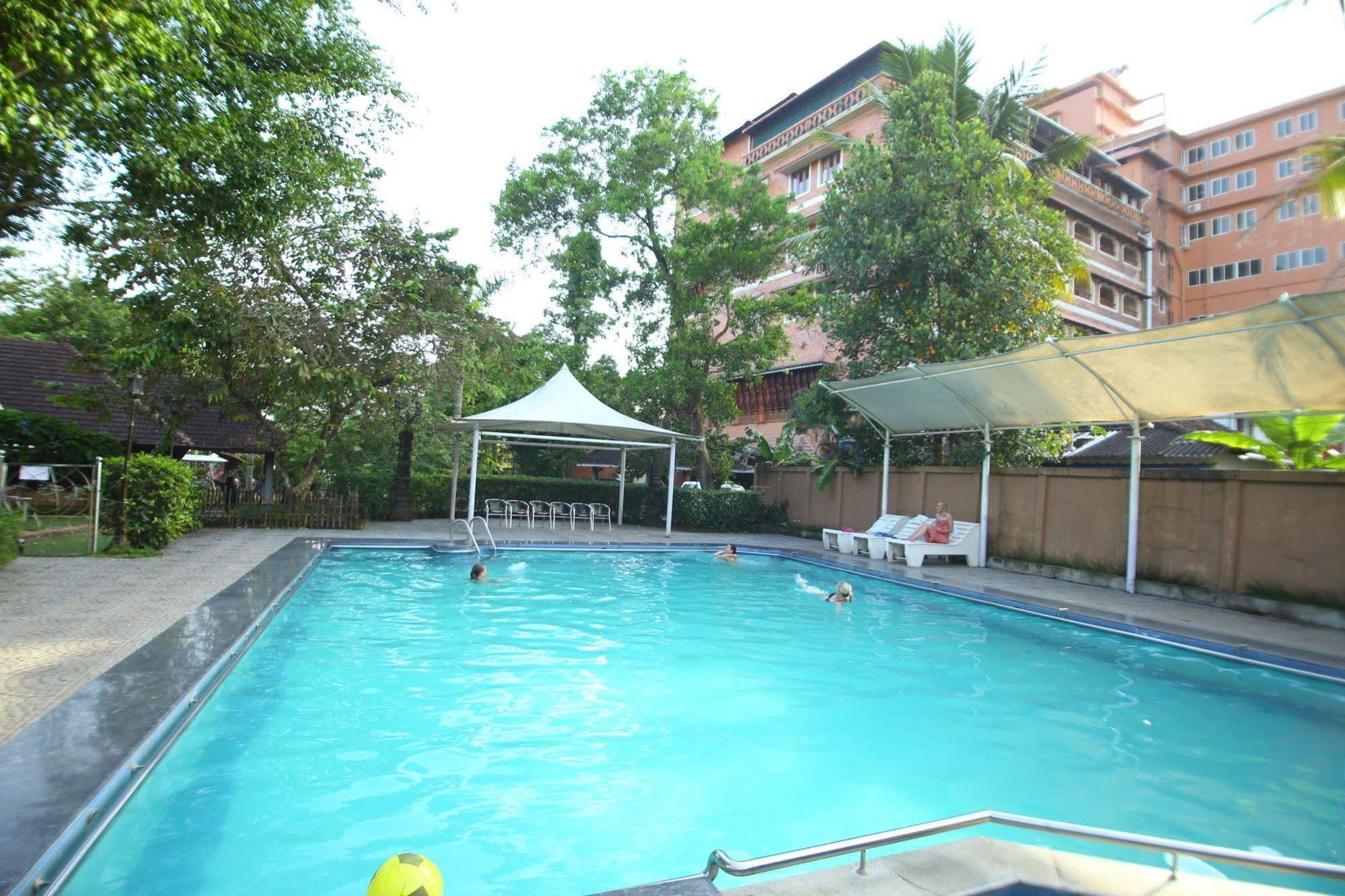 Pagoda Resorts Alappuzha Exteriör bild