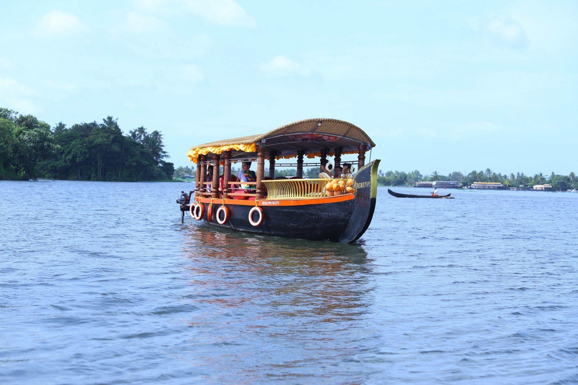 Pagoda Resorts Alappuzha Exteriör bild
