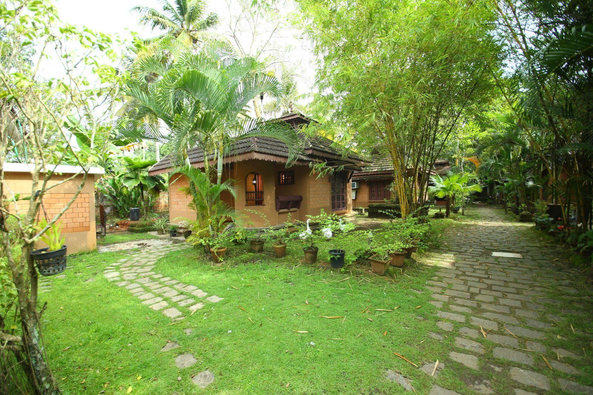 Pagoda Resorts Alappuzha Exteriör bild